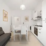 Elegant Apartment - Central, 10 Min To Duomo